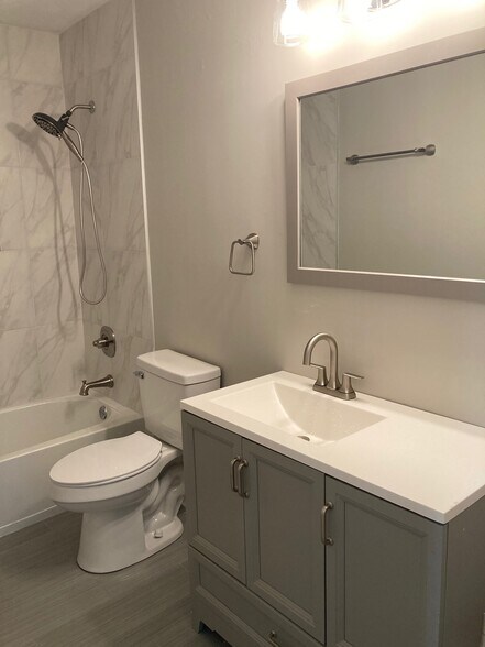 Building Photo - 340 Winding River Dr