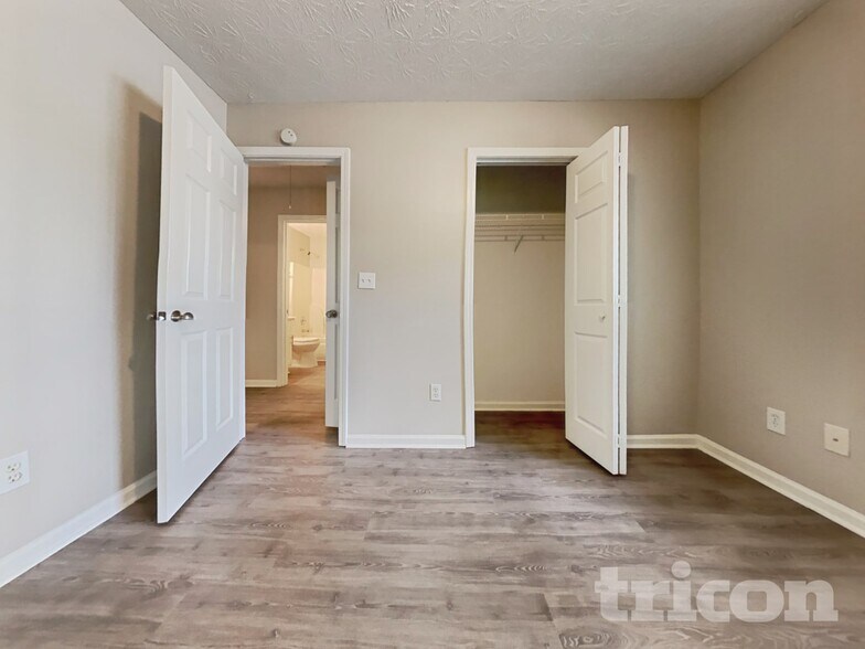 Building Photo - 6050 Fieldwood Ln