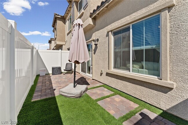 Building Photo - 237 Callen Falls Ave