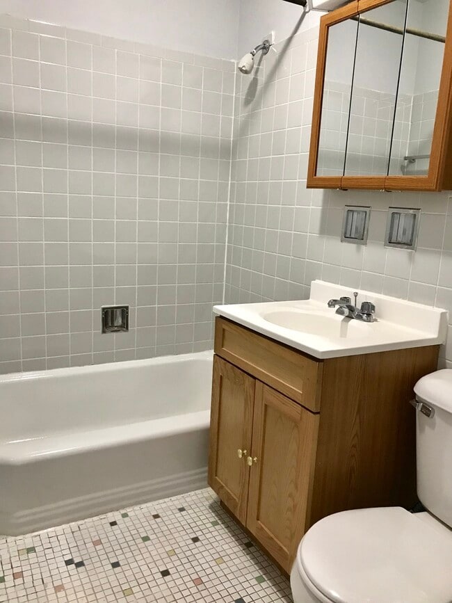 Building Photo - 6021 N Winthrop Ave