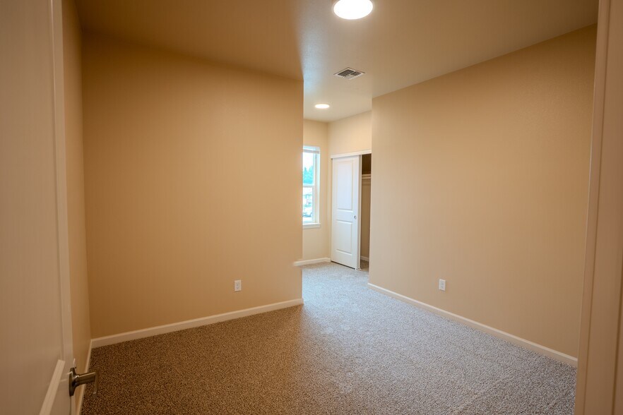 Building Photo - 5929 Joynak St S