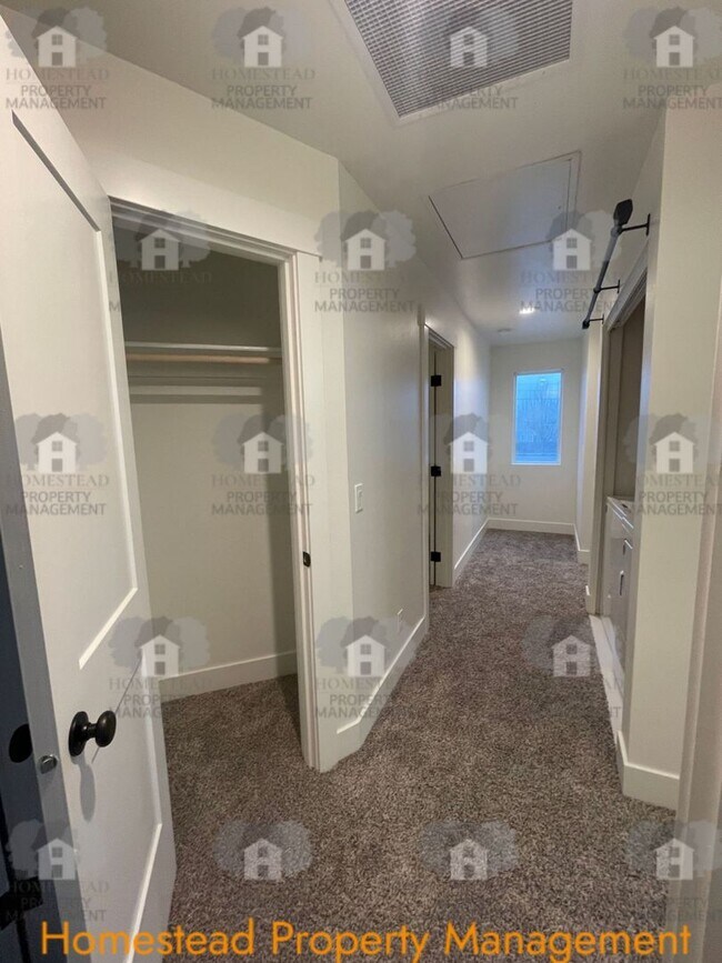 Building Photo - Must see! Beautiful new construction on private flag lot!