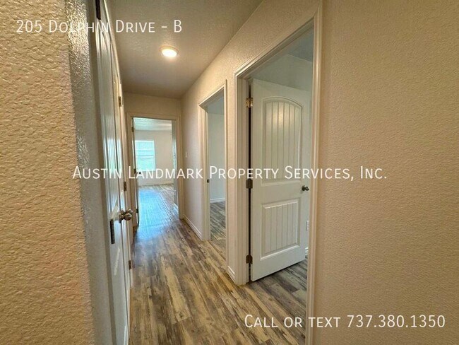Building Photo - 205 Dolphin Dr