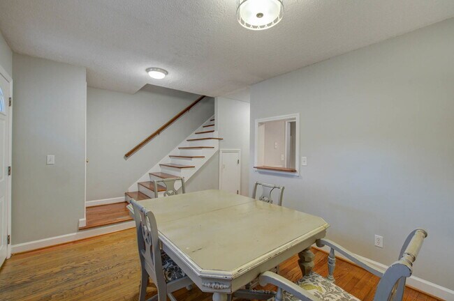 Building Photo - 713 Davenport Dr