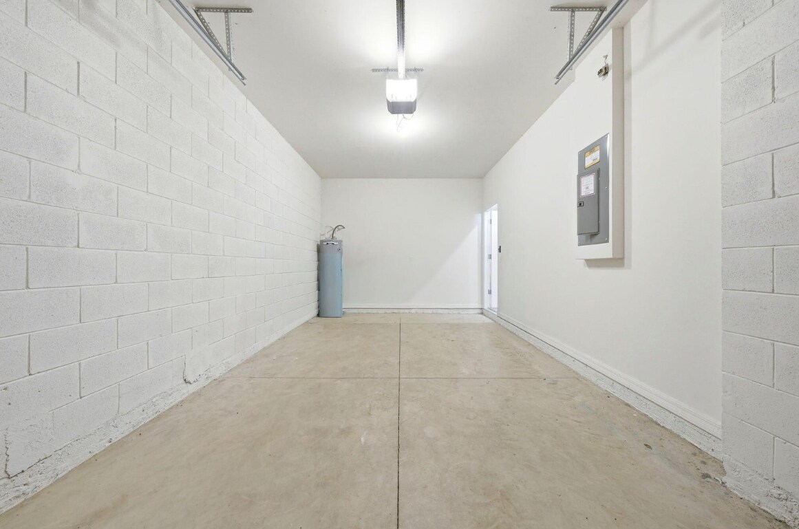 Building Photo - 986 Lido Dr