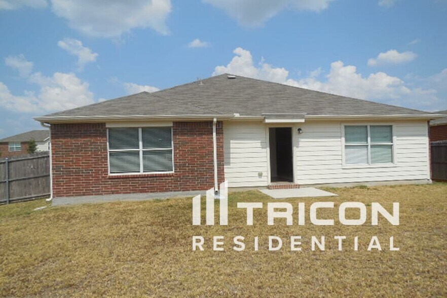 Building Photo - 704 River Run Dr