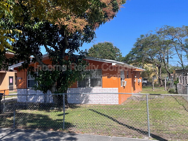 Building Photo - 2541 York St