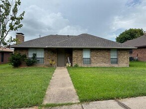 Building Photo - 626 W Stoneybrook Dr
