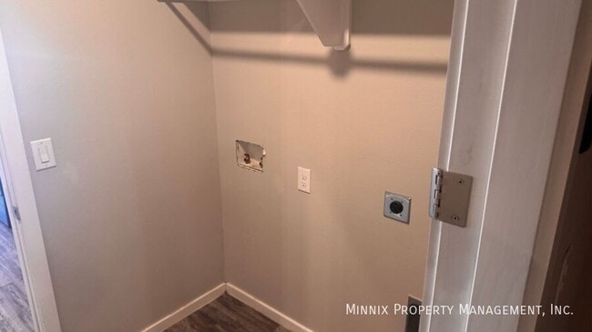 Building Photo - 2142 N Texas Ave