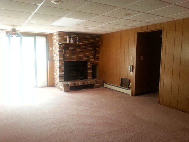 Building Photo - Beautiful Ranch-Style Home with Finished Basement & Huge Fenced Yard