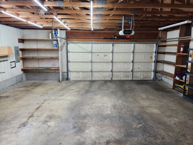 Building Photo - 3 Bedroom Rambler In Central Kitsap