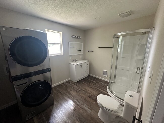 Building Photo - 512 Collins Ave