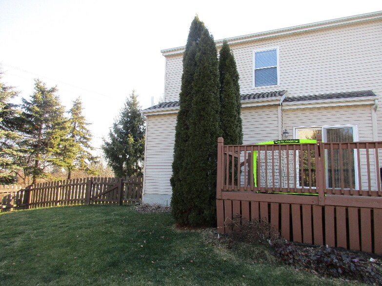 Building Photo - 784 Sanville Dr