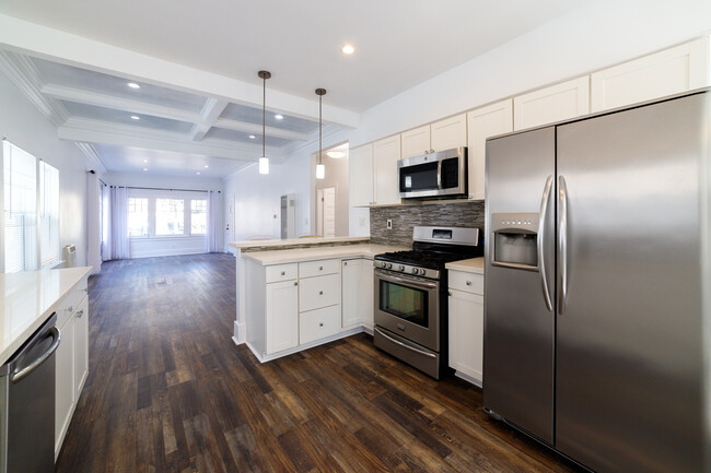Building Photo - 321 Heliotrope Dr