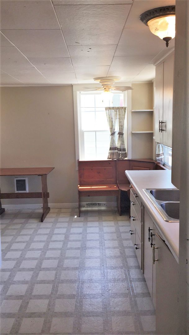 Building Photo - Huge West University 6 bed/3 bath/2 kitche...