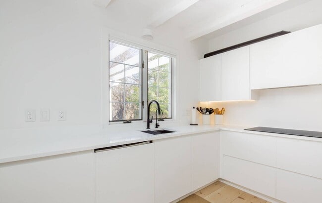 Building Photo - 57 Osborne Ln