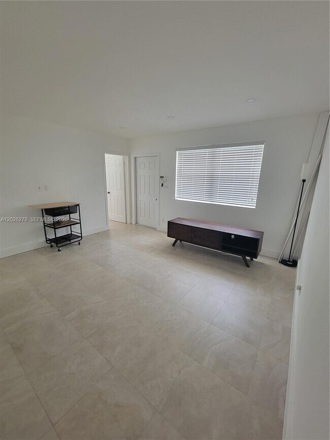 Building Photo - 1052 SW 79th Ave