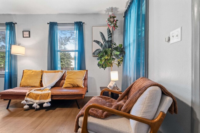 Building Photo - 2 Mead Dr