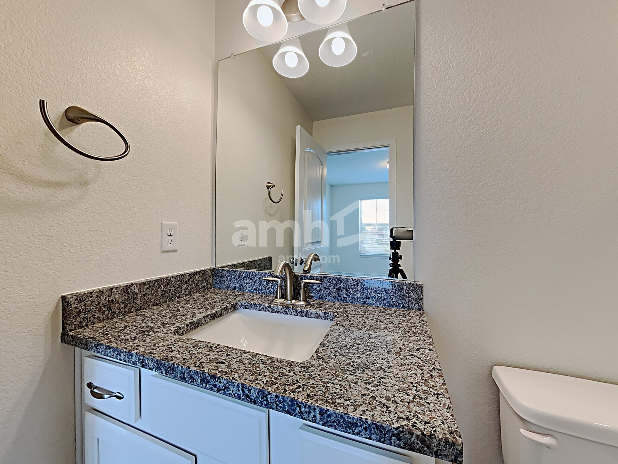 Building Photo - 10174 Dogwood St