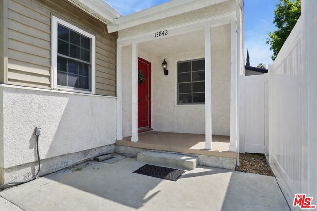 Building Photo - 13842 Hamlin St