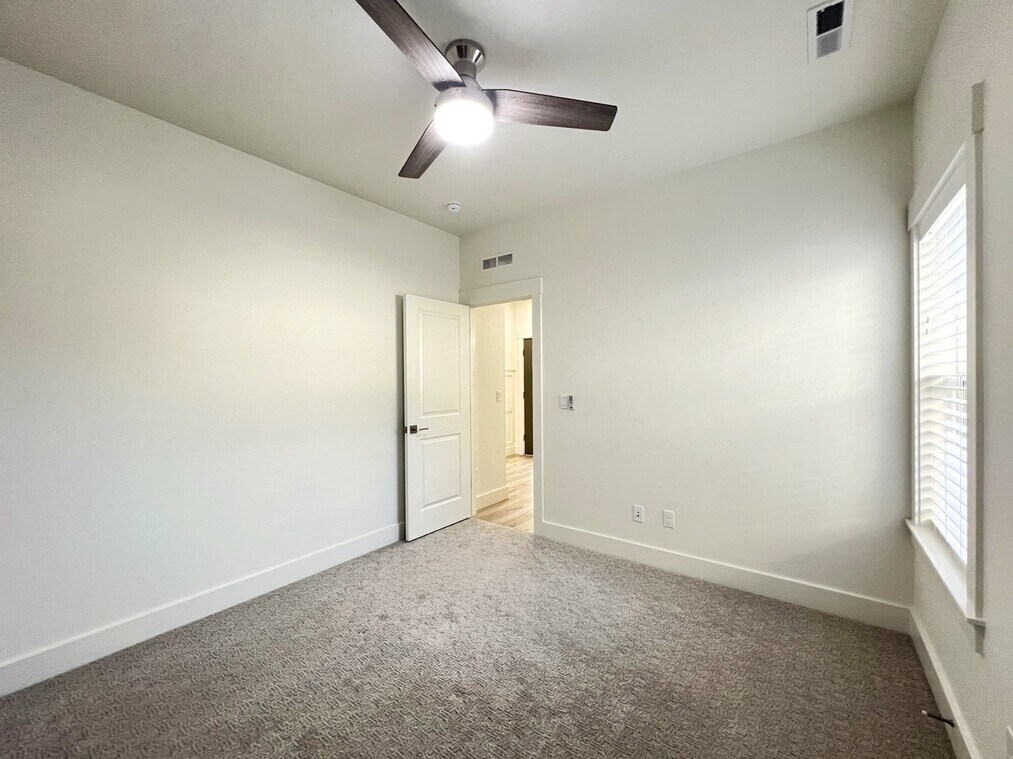 Building Photo - 2370 W Herron Ridge Dr