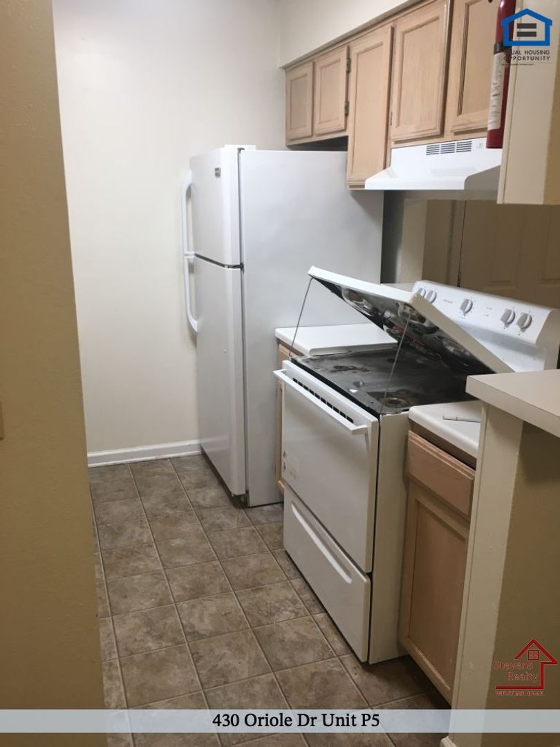 Building Photo - 430 Oriole Dr