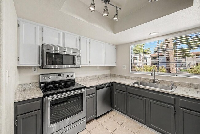Building Photo - 6885 E Cochise Rd