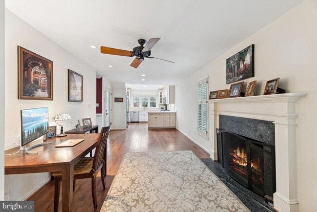 Building Photo - 6603 Forsythia St