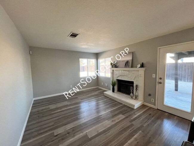 Building Photo - 4 Bedroom Two Story Home for Rent in East ...