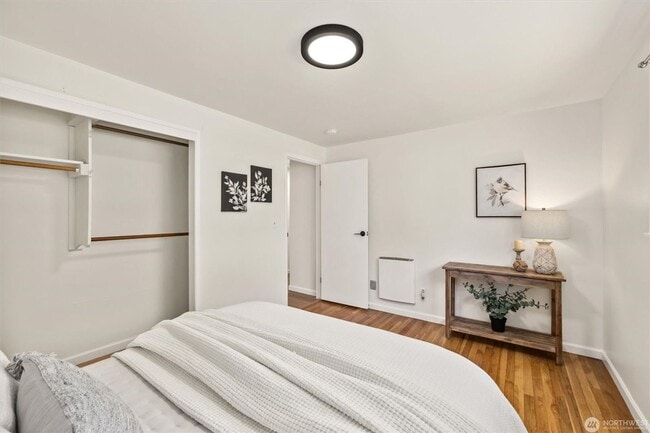 Building Photo - 4Bd/1.75Ba Seattle House
