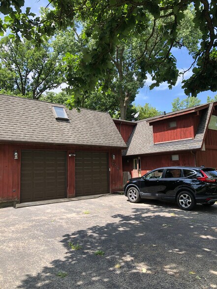 2-Car Garage - 656 S Circle Ave