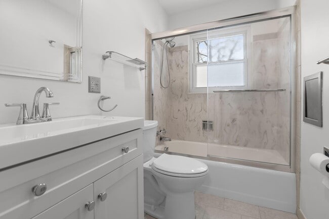 Building Photo - 2740 Judah Rd