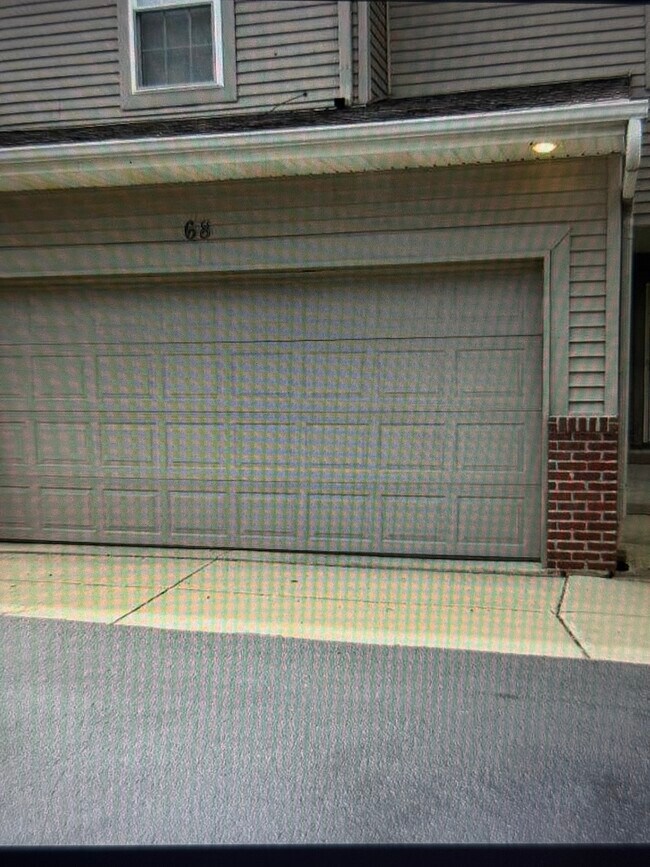 Building Photo - 11217 North Oakwood Drive