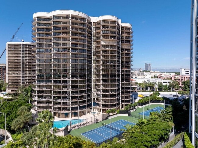 Building Photo - 2843 S Bayshore Dr
