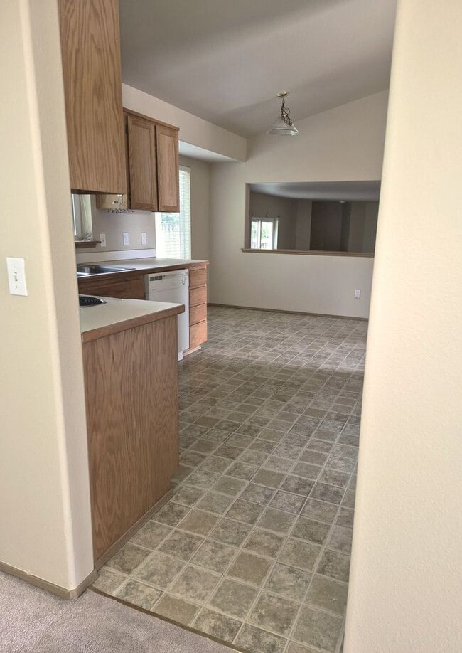 Building Photo - Spacious 3BD/2.5BA in Puyallup | 2-Car Garage + Private Fenced Yard