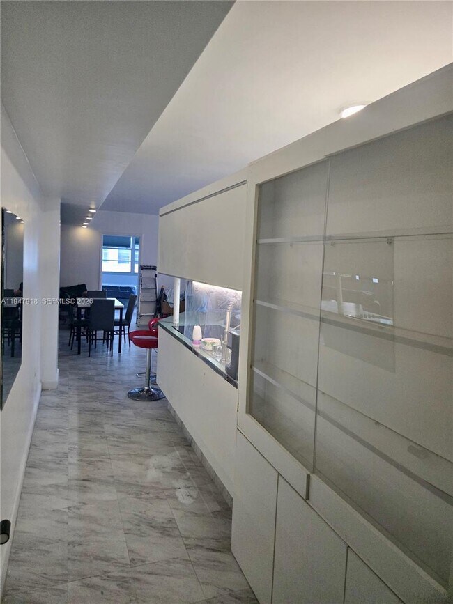 Building Photo - 801 Brickell Bay Dr