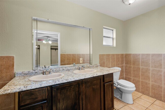 Building Photo - 8565 Ridgepoint Dr