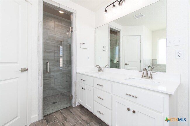 Building Photo - 1418 Cedar River Ln