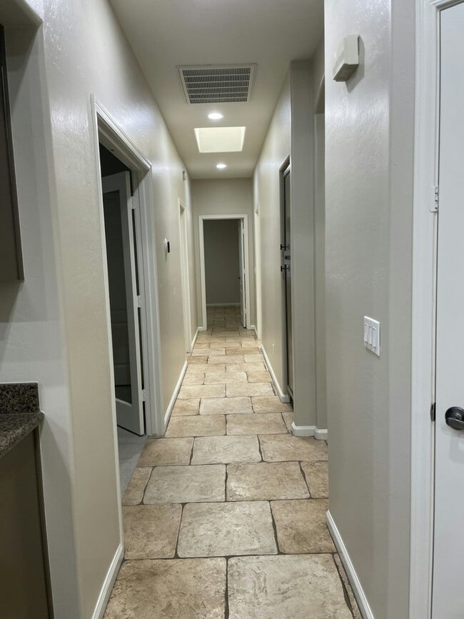 Building Photo - 2150 S Boulder Ct