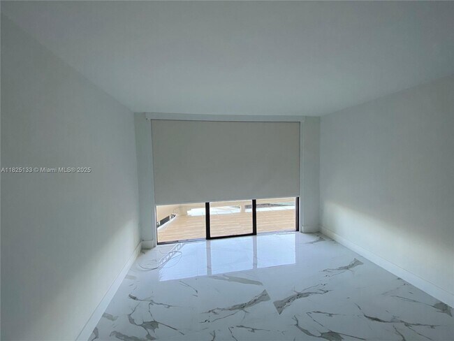 Building Photo - 13951 Kendale Lakes Cir