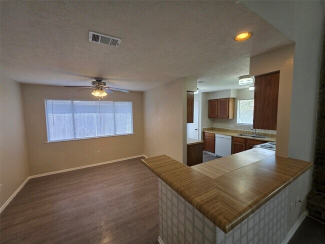 Building Photo - 2777 Forest Point Dr