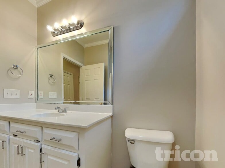 Building Photo - 203 Manor View Ct