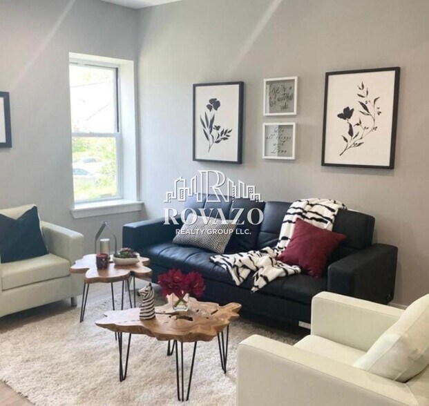 Building Photo - 502 William St