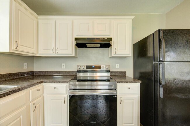 Building Photo - 6815 Dolan Bluff Ln