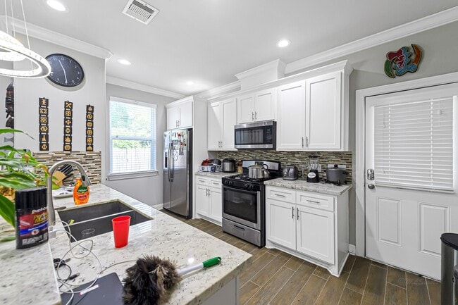 Building Photo - 4617 White Rock St