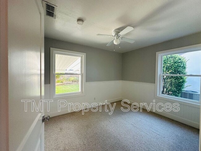 Building Photo - 5536 D St