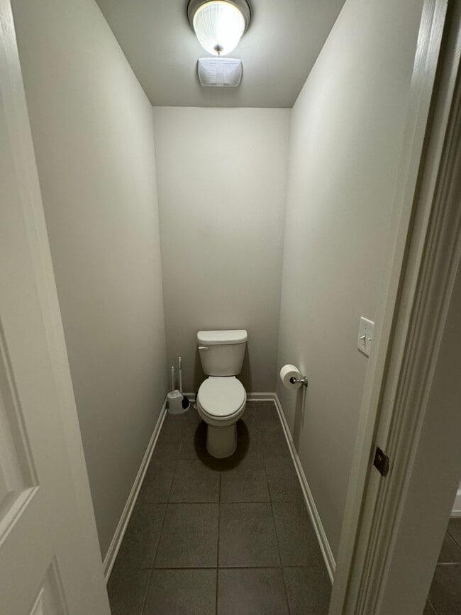 Building Photo - Modern 3/2.5 Townhome in Woodstock- $2,350