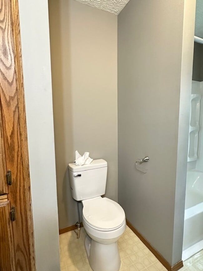 Building Photo - Walnut Grove House 3 Bedroom 1 Bath + covered car port!
