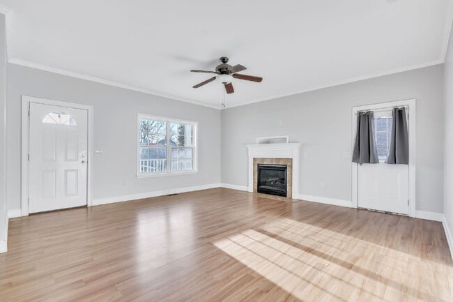 Building Photo - Beautiful 3-Bed Oasis in Travelers Rest with Granite Kitchen & Cozy Fireplace ($2275/mo rent**)