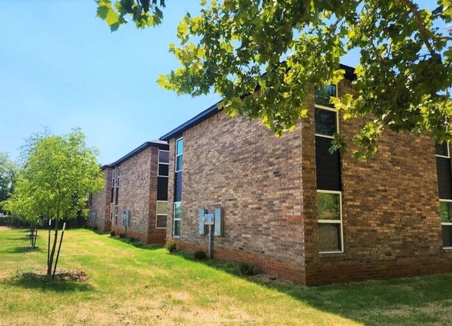 Building Photo - New 3 Bed 2 Bath Duplexes SW 40th & Shields Blvd